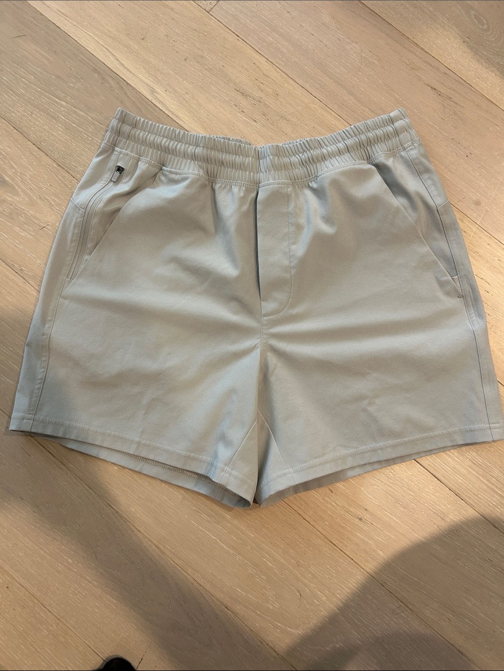 Men's Athletic Elastic-Waist Light Gray Performance Shorts